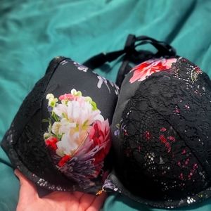 Floral Lace Cacique Bra
